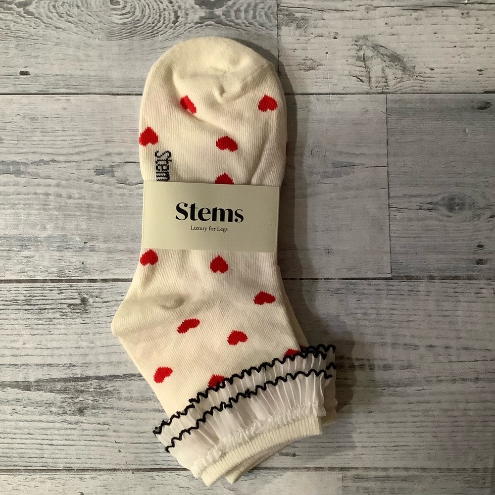 Stem Luxury for Legs Ivory and Red Heart Ruffle Socks